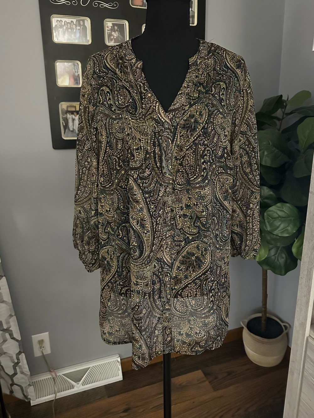 Liz Claiborne Black and Gold Paisley Midi Dress